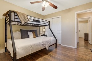 3 bedrooms, Internet