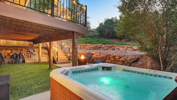 Tina de hidromasaje al aire libre