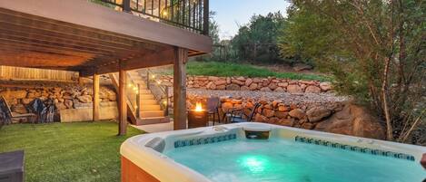 Outdoor spa tub