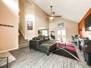 Smart TV - Pet-Friendly Comfort Stay w/ Garage, Yard, & Gym (Colorado Springs)