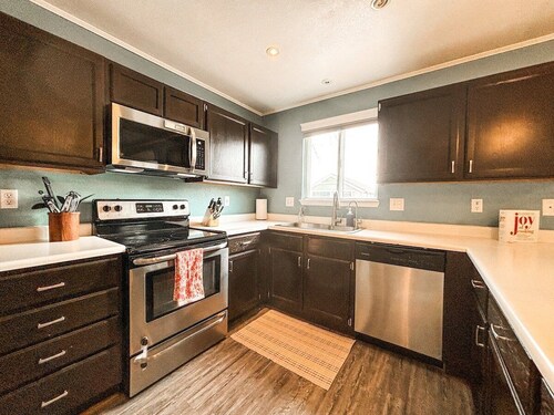 Clean Family-Friendly 3BR 10 min from Peterson SFB