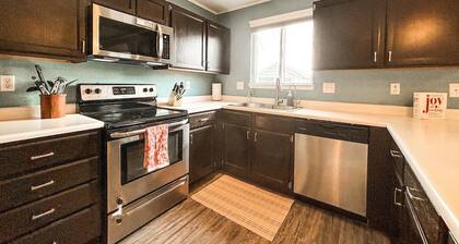 Clean Family-Friendly 3BR 10 min from Peterson SFB