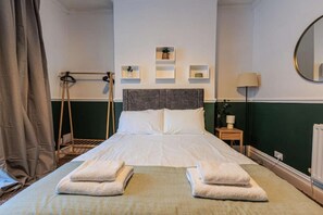 4 quartos, ferros/tábuas de passar roupa, Wi-Fi, roupa de cama