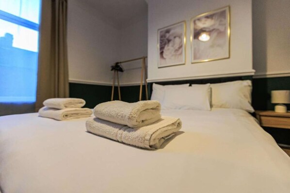 4 chambres, fer et planche à repasser, Wi-Fi, draps fournis