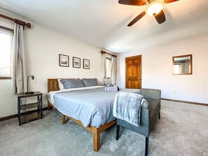 6 bedrooms, desk, iron/ironing board, free WiFi - Bear Den Retreat | Game Room • Hot Tub • Sleeps 16 (Colorado Springs)