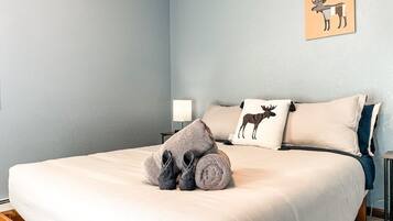 6 bedrooms, desk, iron/ironing board, free WiFi