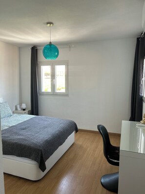 2 bedrooms, iron/ironing board, WiFi, bed sheets - Poseidon's penthouse with large roof terrace, just a 2-minute walk from the beach (Manilva)