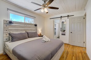 3 室のベッドルーム、デスク、アイロン / アイロン台、WiFi (無料)