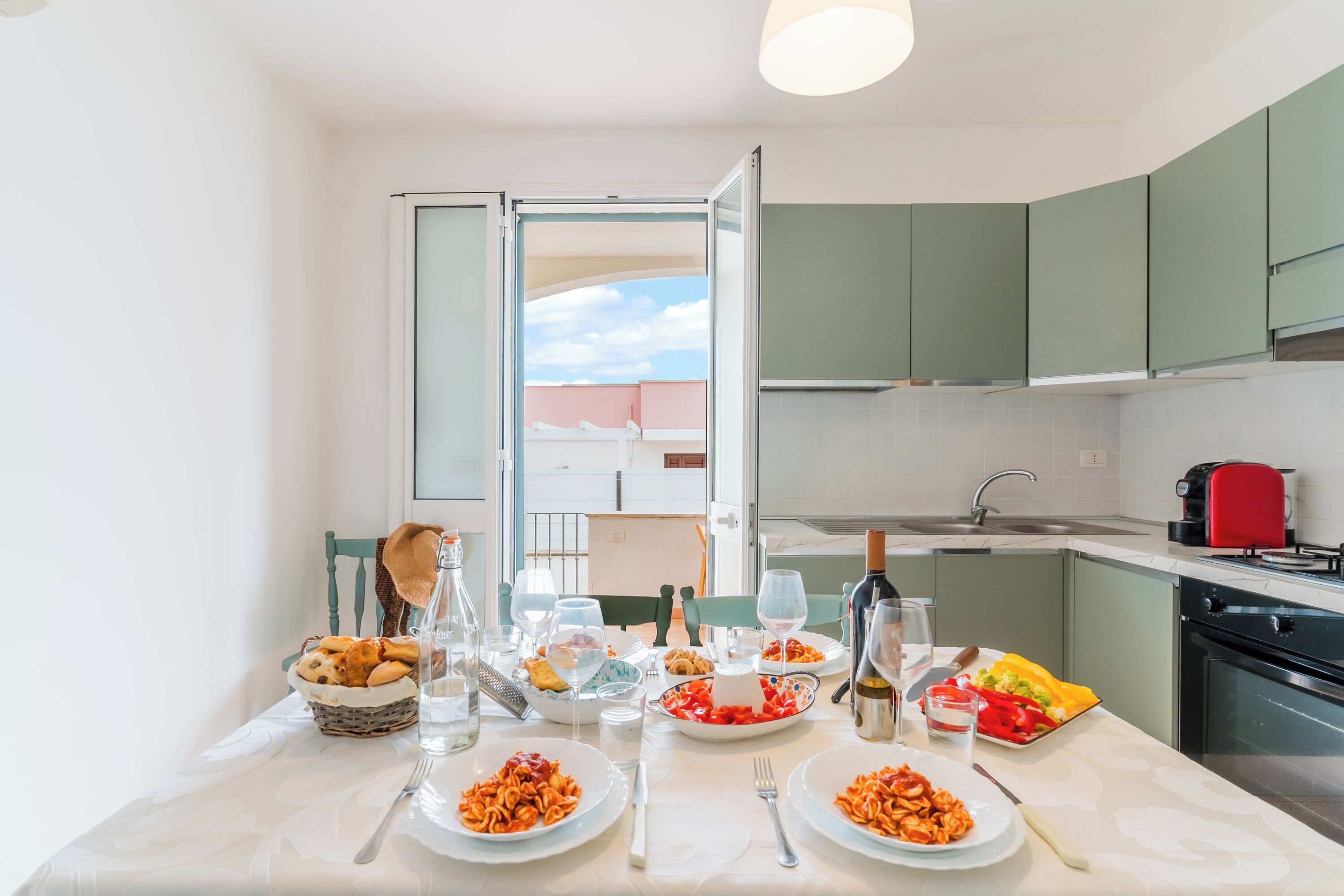Fridge, oven, stovetop, coffee grinder