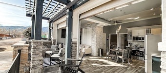 Downtown Spa Retreat | Hot Tub & Sauna