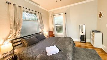2 bedrooms, desk, free WiFi, bed sheets