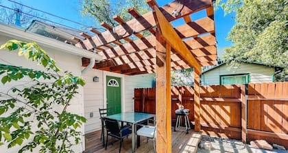 2BR Renovated Downtown Cottage | Pet Friendly