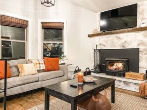 Smart TV, fireplace
