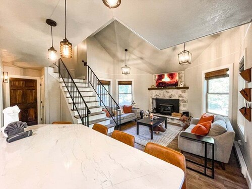 NEW | Remodeled Cozy Mountain Getaway