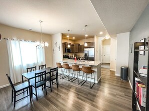 Dining - Resort-Style Townhome | Pool, Hot Tub & Gym Access (Colorado Springs)