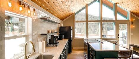 ثلاجة، ميكروويف، فرن، موقد طهي مسطح