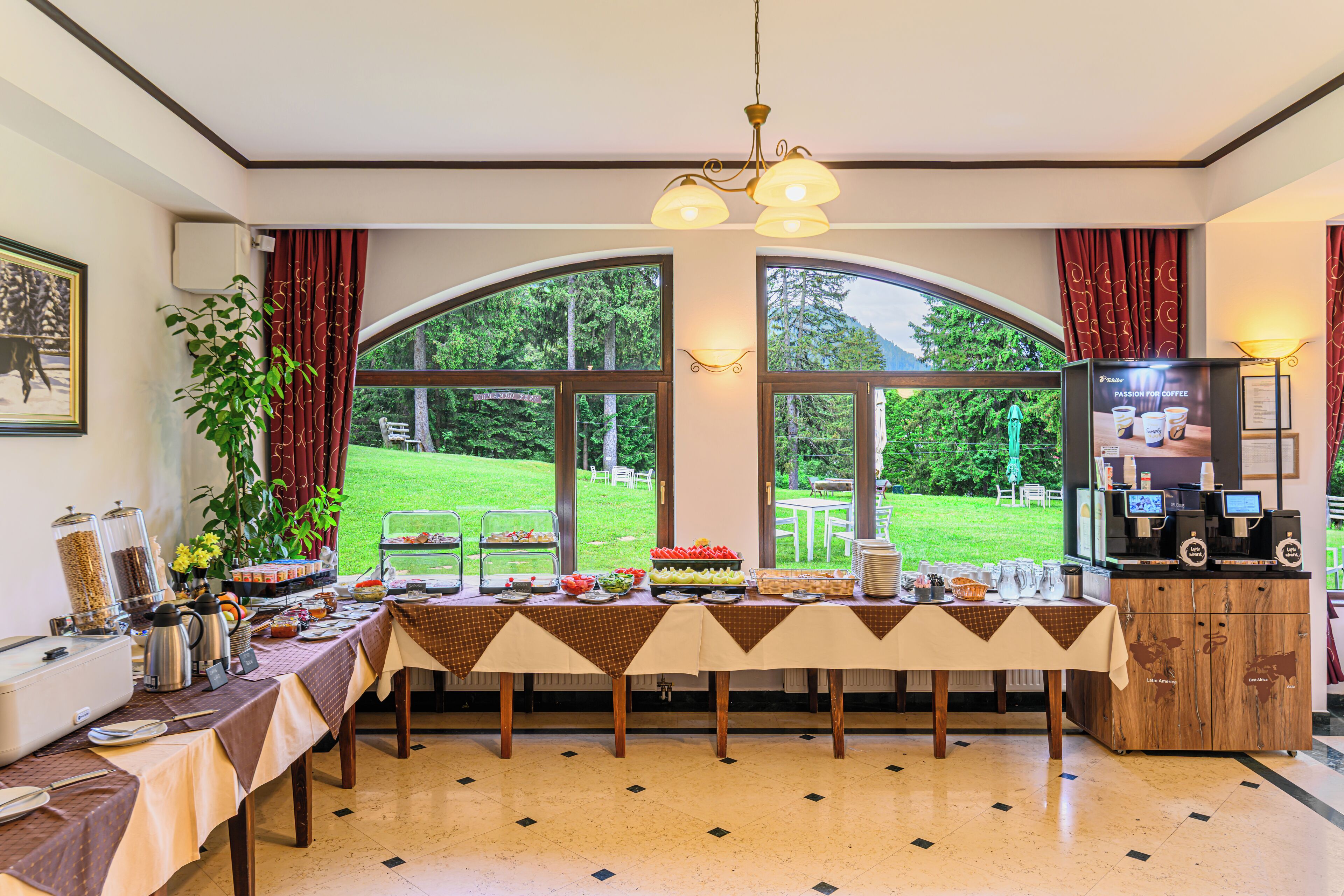 Free daily buffet breakfast 