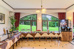 Tägliches inbegriffenes Frühstücksbuffet