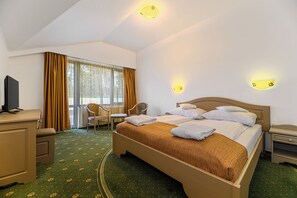 Căn hộ Superior, ban công, quang cảnh núi | Bàn, khu vực làm việc phù hợp cho laptop 