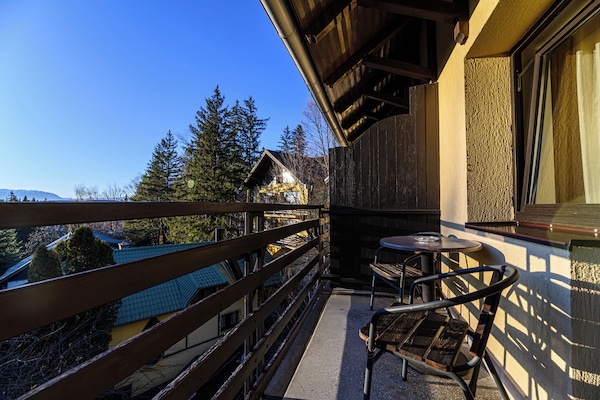 Habitación doble estándar, balcón, vista a la montaña | Vista del balcón