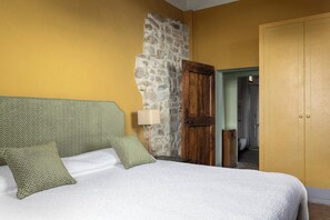 7 bedrooms, desk, iron/ironing board, travel crib - Exclusive Villa in San Gimignano with pool. (Toscana)