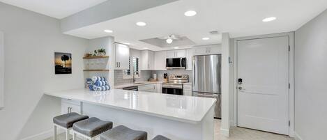 Fridge, oven, stovetop, dishwasher