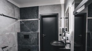 A modern bathroom with a toilet, sink, and shower area. - Cosy apartment for 4 people with WIFI and TV (Jindrichuv Hradec)