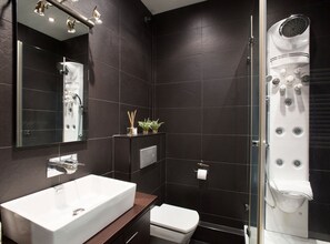 淋浴設備、風筒、提供毛巾、廁紙