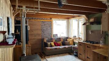 House, 2 Bedrooms, Smoking, Patio | Interior