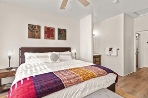 3 bedrooms, desk, iron/ironing board, free WiFi