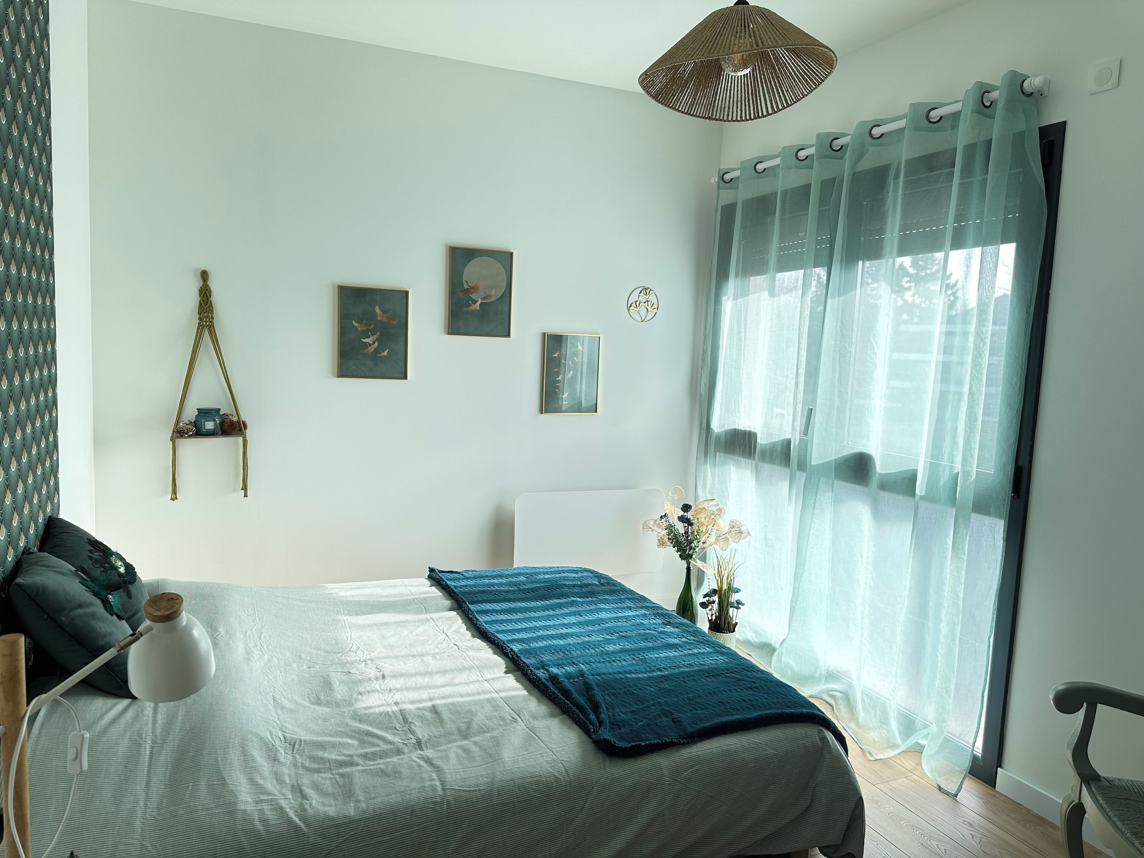 2 habitaciones, tabla de planchar con plancha y cuna de viaje 