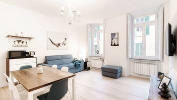 Family Apartment, City View | Living area | 32-inch LED TV with digital channels