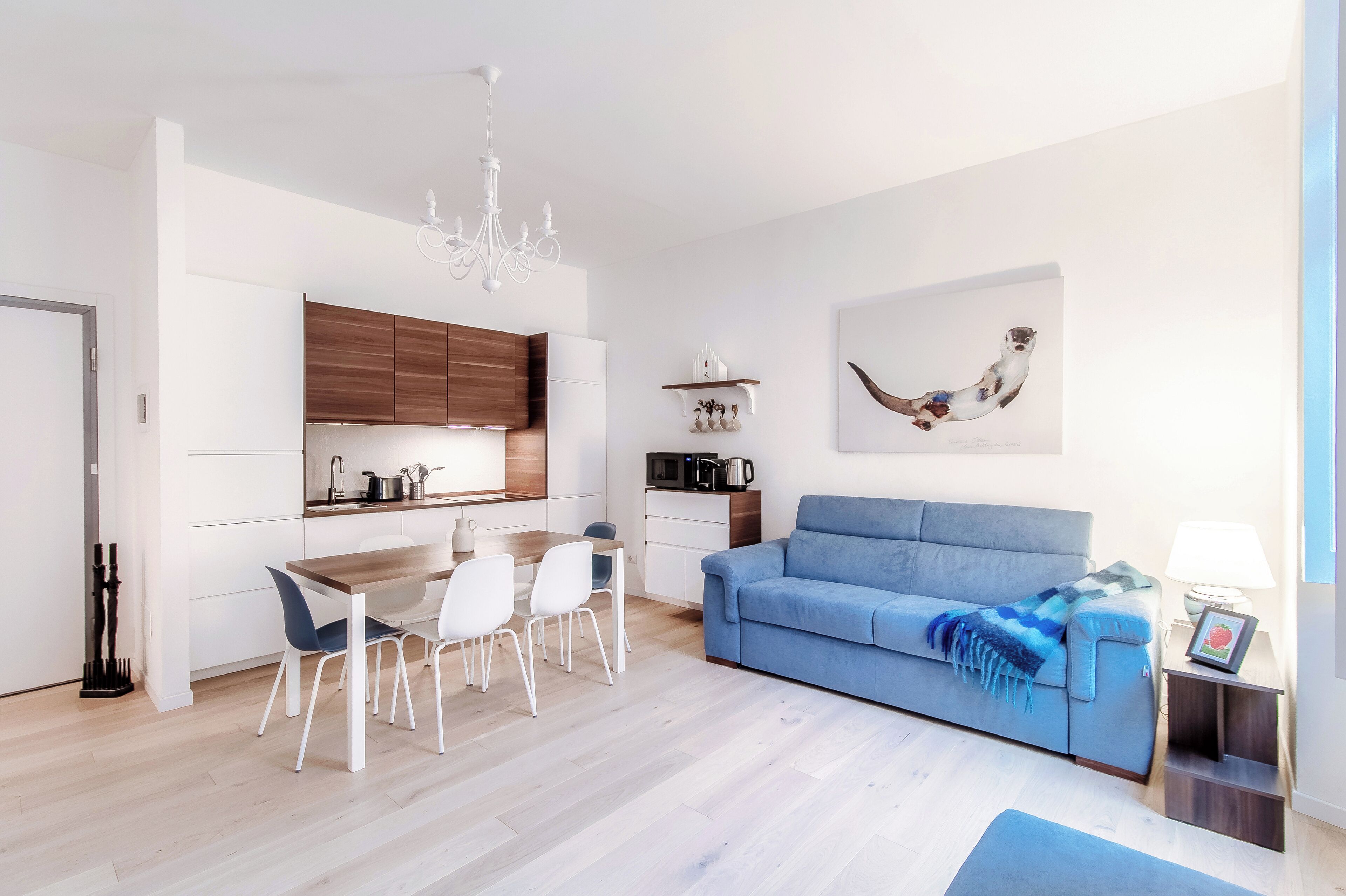 Familienapartment, Stadtblick | Wohnbereich | 32-Zoll-LED-Fernseher mit Digitalempfang