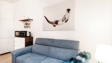 Family Apartment, City View | Living area | 32-inch LED TV with digital channels