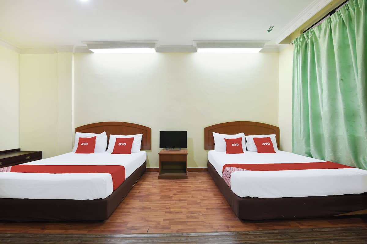 Family Studio Suite | Laptop workspace, free WiFi, bed sheets