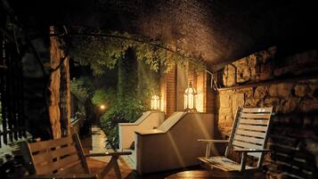 Quarto casal luxo, varanda, vista para o jardim | Terraço/pátio