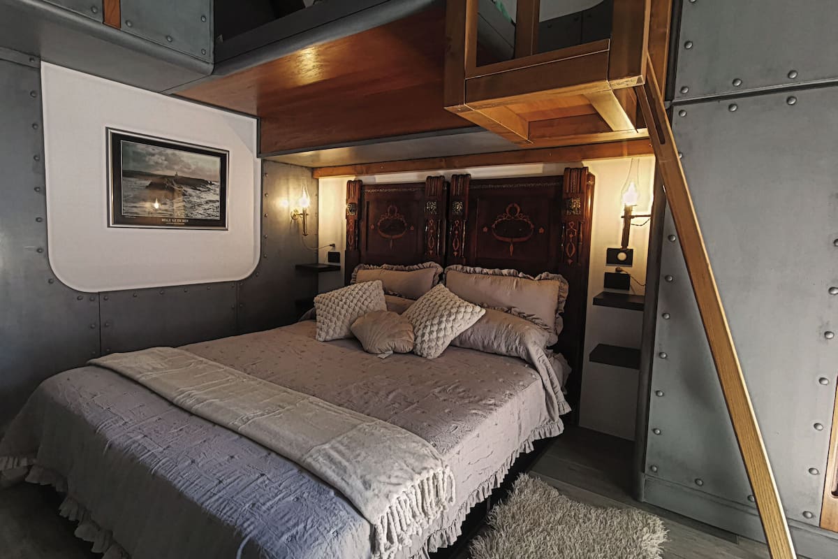 Deluxe Double Room, Balcony, Garden View | Free WiFi, bed sheets