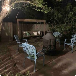 Terrace/patio - Charming 1-bedroom apartment in enchanting New Bern with WiFi, AC (New Bern)