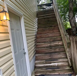 Exterior detail - Charming 1-bedroom apartment in enchanting New Bern with WiFi, AC (New Bern)