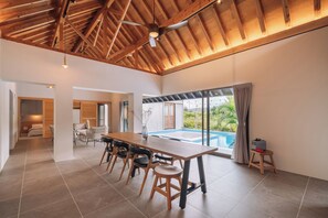 Villa Premier | Vardagsrum | Platt-tv