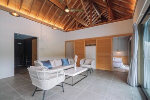 Villa Premier | Área de sala de estar | Televisión de pantalla plana 