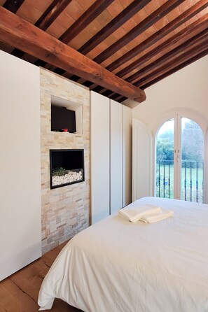 2 chambres, fer et planche à repasser, Wi-Fi, draps fournis