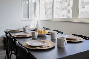 In-room dining - Olivais Modern by Homing (Lisbon)