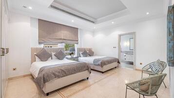 4 bedrooms, iron/ironing board, WiFi, bed sheets