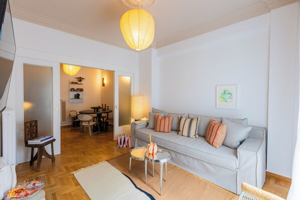 Living area - Ernesto Apartment: A Charming 1-bedroom apartment in Downtown Athens City. (Athina)