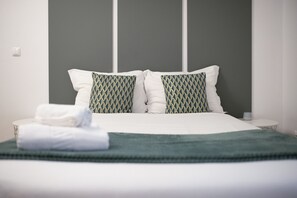 1 bedroom, bed sheets - Bairro Alto Design by Homing (Lisbon)