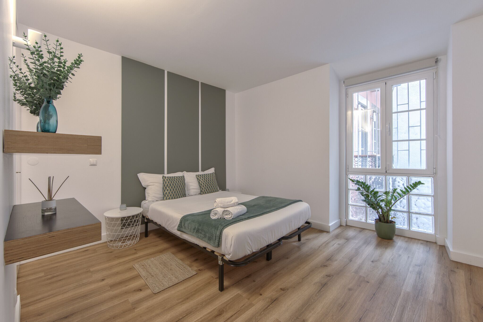 1 bedroom, bed sheets