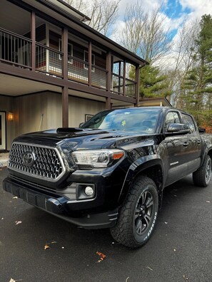 Property grounds - Long Stays_Hot Tub_Ski_Forest_Hiking Trails_Secluded- Wraparound deck_Shawnee (East Stroudsburg)