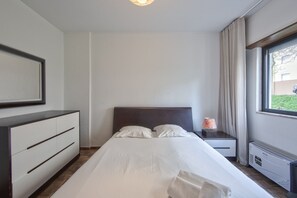 2 bedrooms, bed sheets