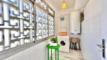 Microwave, coffee/tea maker, cookware/dishes/utensils